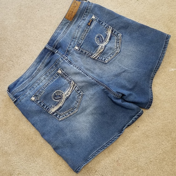 Seven7 Jean Shorts - Picture 3 of 4